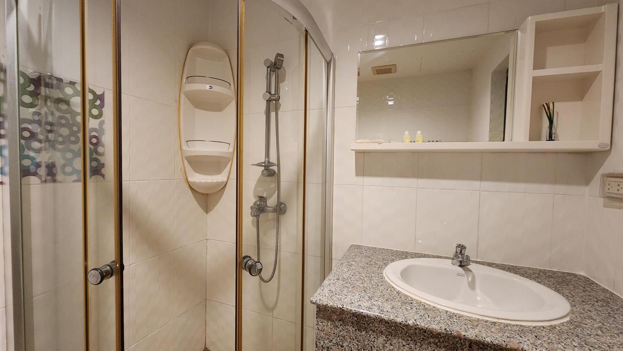 Valhalla Pattaya Hotel Bãi biển Jomtien Ngoại thất bức ảnh